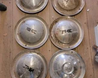 #7502 • (6) Wheel Covers
