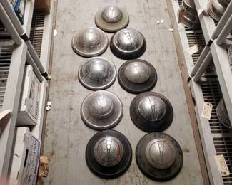 #7514 • (9) V8 Hubcaps

