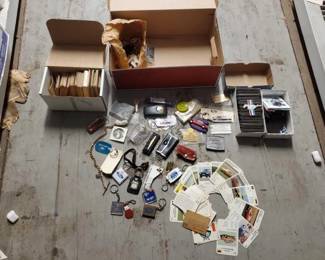 #7520 • Keychains, Magnets, & Collectible Vintage Cards
