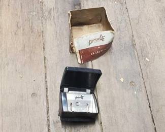 #7570 • Pres-A-Lite Cigratte Lighter / Dispenser
