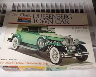 #7584 • Montogram The Classic DuesenBerg Town Car Model Kit
