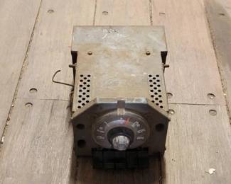 #7628 • 1955 Ford AM Round Face Radio
