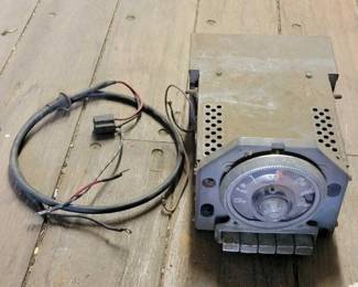 #7630 • 1955 Ford Tube Deluxe Radio with Chrome Buttons
