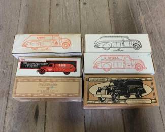#7662 • (4) Diecast 1939 Dodge Airflow Tanker Banks
