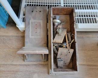 #7752 • Vintage Telephone Box
