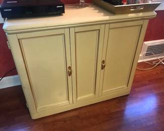 Server with laminate top opens to 6"5" 37" closed