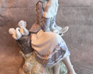 Lladro Spanish girl with doves