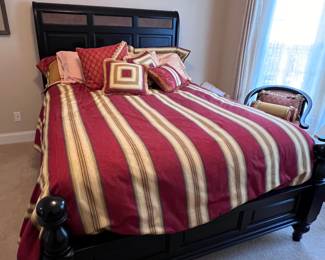 Queen size bed in black