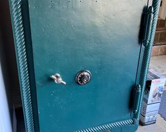 Antique cast iron jewelers safe (combination available)
