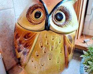 Metlox Poppytrail Owl cookie jar 