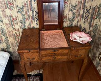 French dressing table