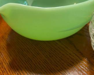 Jadeite double spout bowl with handle