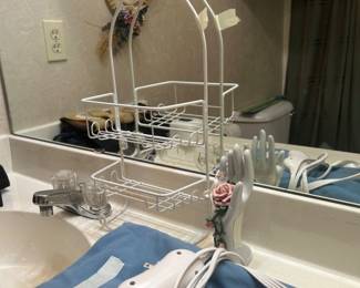 Miscellaneous in master bathroom