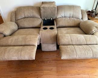 Wall hugger electric recliners