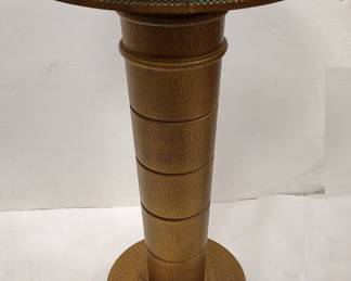 CONTEMPORARY ROUND PEDESTAL STAND WITH GOLD FINISH AND GLASS TOP