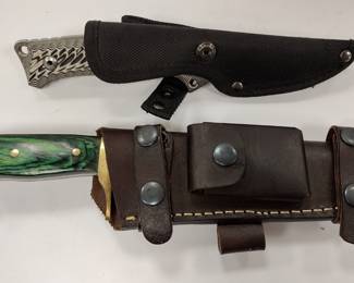 TWO HUNTING KNIVES: LARGER KNIFE IS AN AMERICAN HUNTER WITH LEATHER SHEATH, SMALLER KNIFE HAS WRONG SHEATH. CHINA AND PAKISTAN