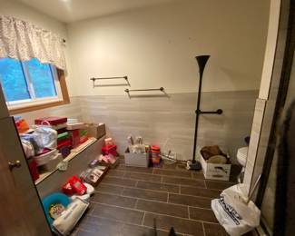 Cosmetics, gift sets, perfumes, toiletries 