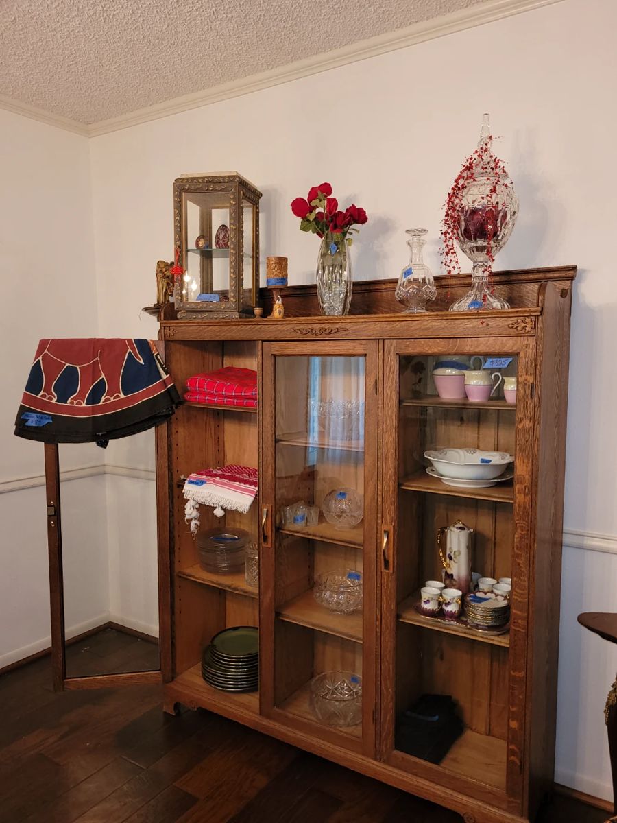 50 off Sunday Hartrick Bluff Estate Sale starts on 9/30/2023