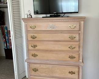 Vintage 5-Drawer Whitewash Dresser