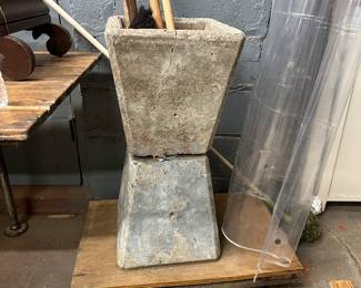Cement garden urn on pedestal ( 1 piece)