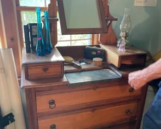 Victorian dresser $100