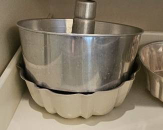Bundt pans 