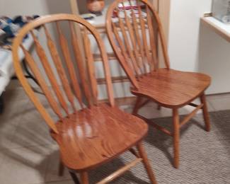 2 very nice oak chairs