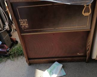 1950s record player Magnavox 