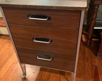 #14	Metal 3 drawer Rolling Cabinet w/plastic liner inside   - 22x17x32	 $120.00 			
