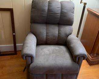 #95	Lazyboy green recliner 	 $45.00 			
