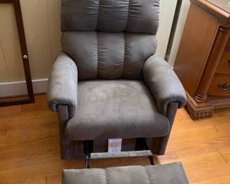 #95	Lazyboy green recliner 	 $45.00 			
