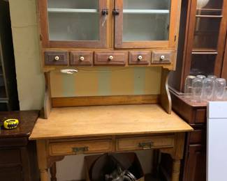 #123	2 pc Desk w/Hutch - w/7 Drawers - 43x23x30  Hutch - 39x10x43	 $150.00 			
