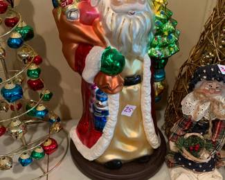 #214	Thomas Pacconi Santa Statue  on wood base 16 inches tall 	 $25.00 			
