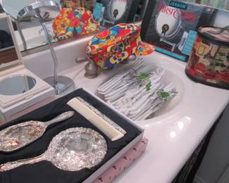 Dresser Set + Makeup Mirrors