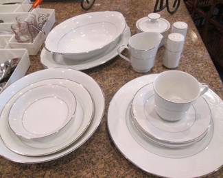 Kessington Fina China "Petite Fleurs" #5858 Boxed Set