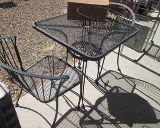 Bistro Table/2-Chairs