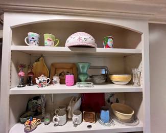 Miscellaneous small items, cups, bowls, and drink ware.