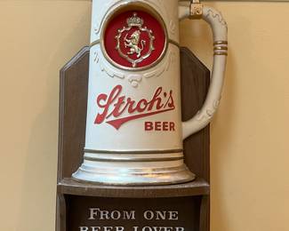 Stroh’s beer sign