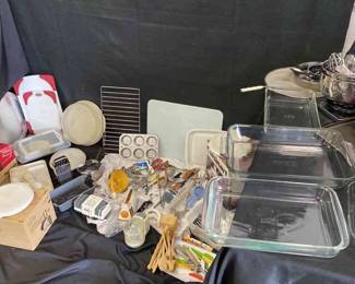 Kitchen Lot Cuisinart  Sunbeam  Anchor Hocking  Pyrex  More 