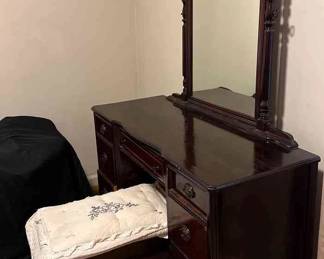 Vanity With Mirror And Drawers 