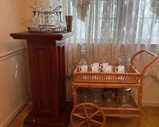 Wicker Serving Cart W Irish Coffe Mugs And Contents Pedestal Bar W drink Tray 