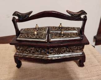 Thai spice box, 11x9x7, 
 Each compartment: 2.25x4.5