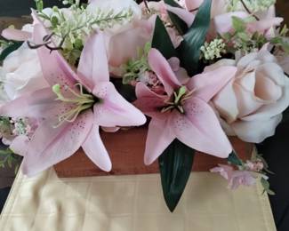 Artificial flower arrangement, 10Lx5Wx9H