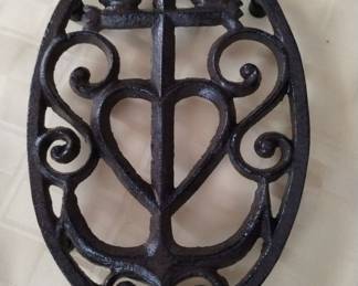 French trivet from Aigues-Mortes (cross, heart, anchor), 9x6