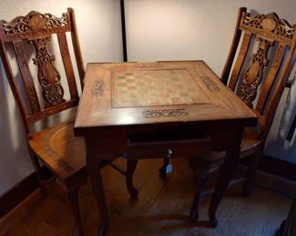 Game table with 2 chairs

$400.00