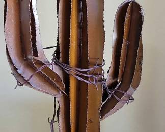 015 Metal Cactus With Barbed Wire