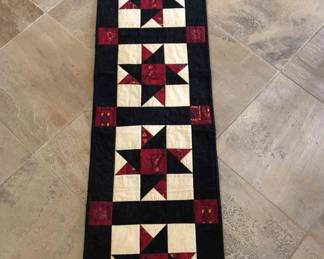 Horse Table Runner Quilted