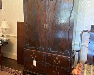 Mid 19th Century Mahogany Linen Press