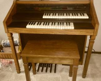 Lowrey Organ
