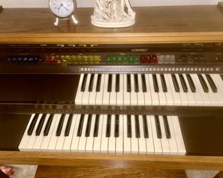 Lowrey organ, close-up view